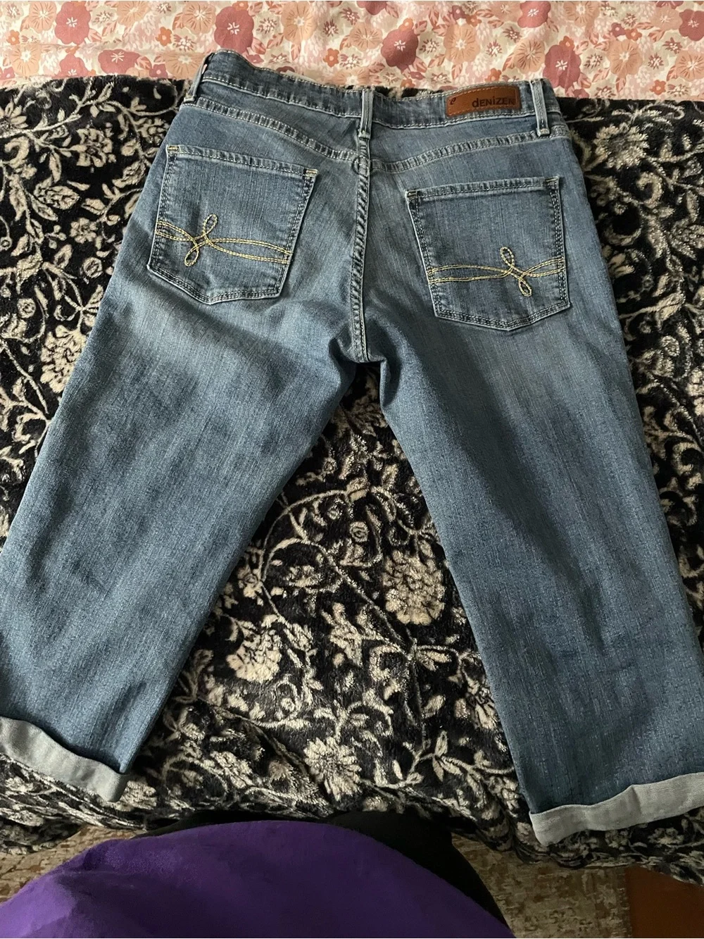 Capri Jeans - Picture 4 of 10